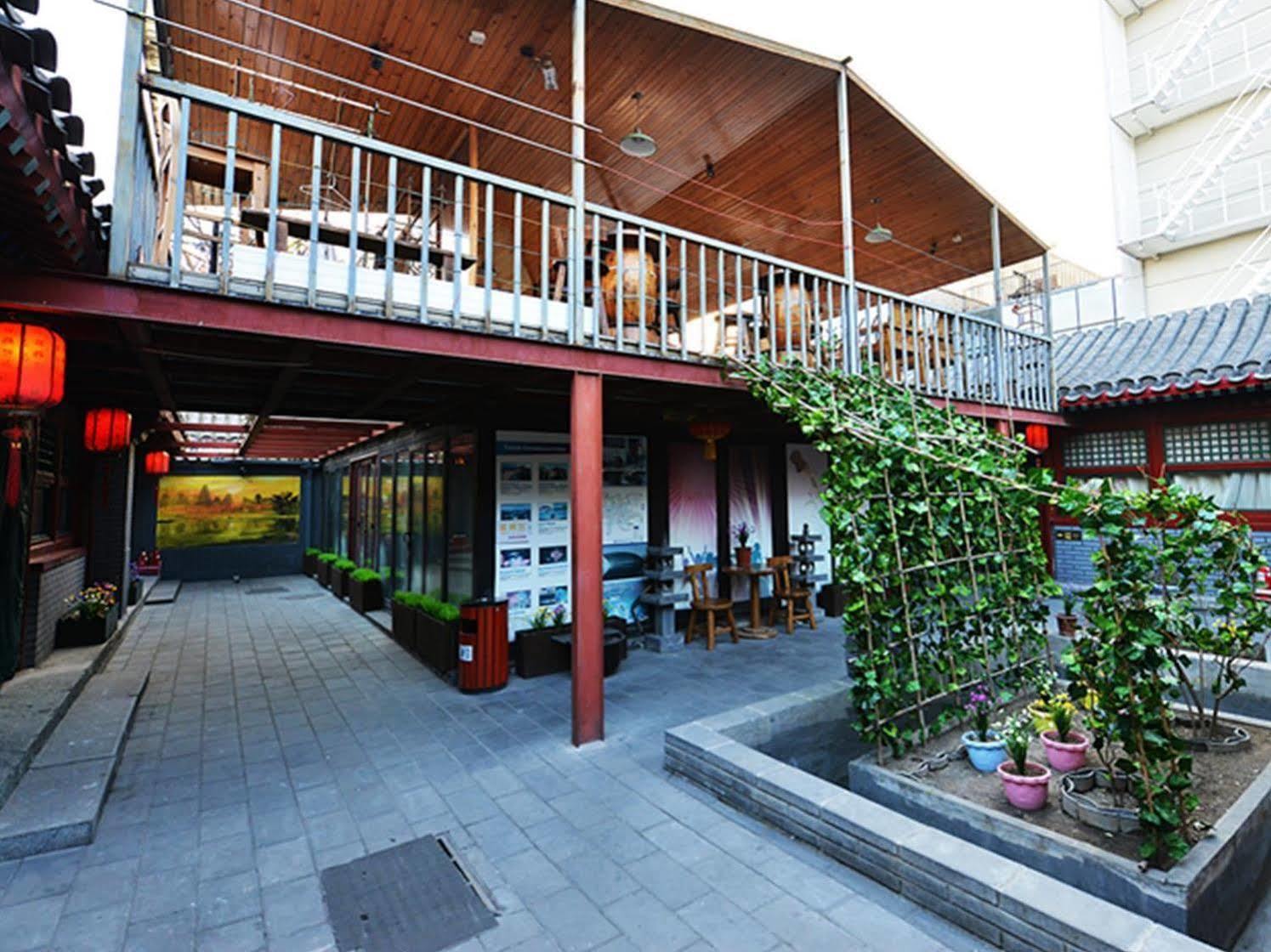 Happy Dragon Courtyard Hostel Пекин Экстерьер фото